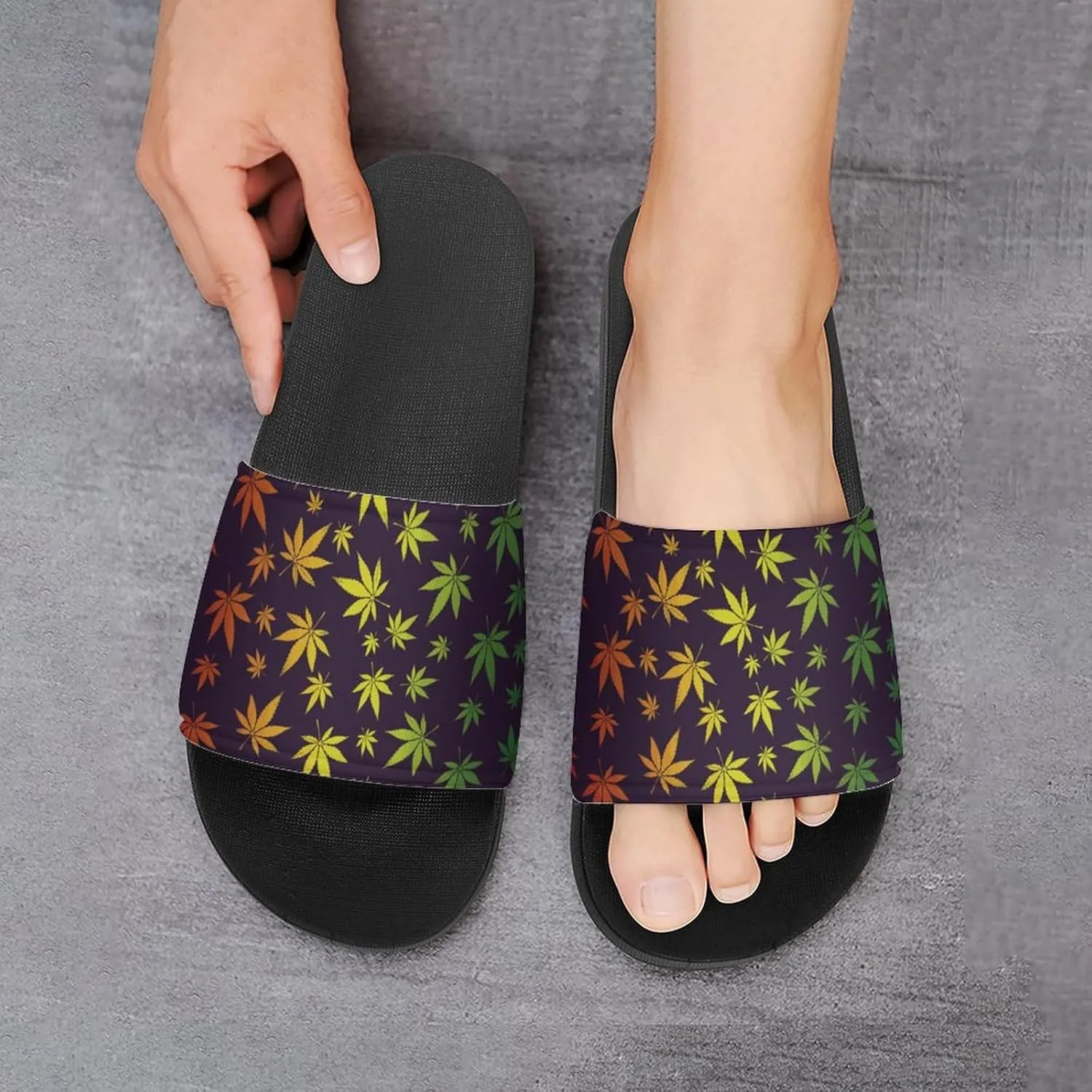 Cannabis Leaf PVC Home Slippers Man Womens Non Slip Bath Open Toe Shoes Lightweight Indoor Sandals Beach Slides