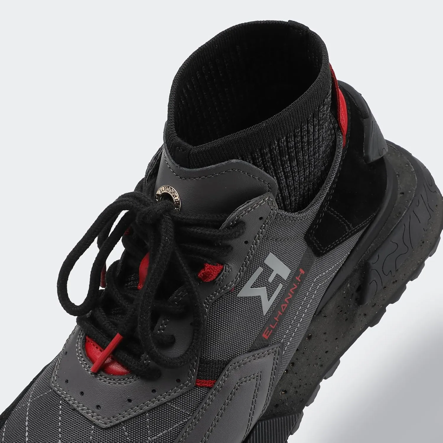 ELHANN.H The NSJ Sneakers Mix of Modernity and Graphic with a Dynamics Touch.