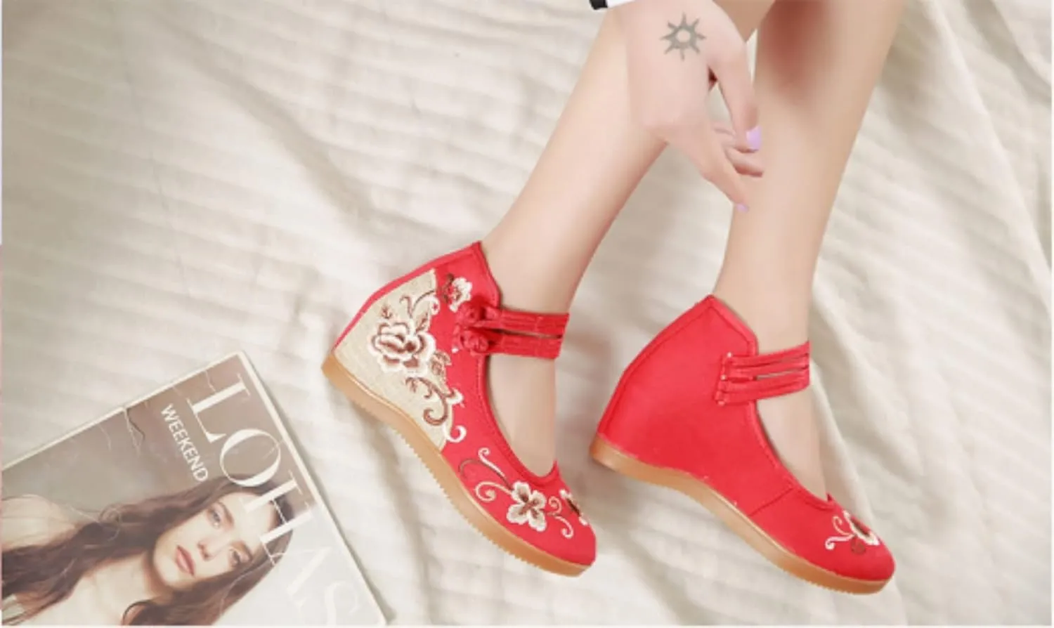 Embroidered Cloth Shoes Comfortable Round Toe Loafers Chinese Canvas Shoes Mary Jane Shoes