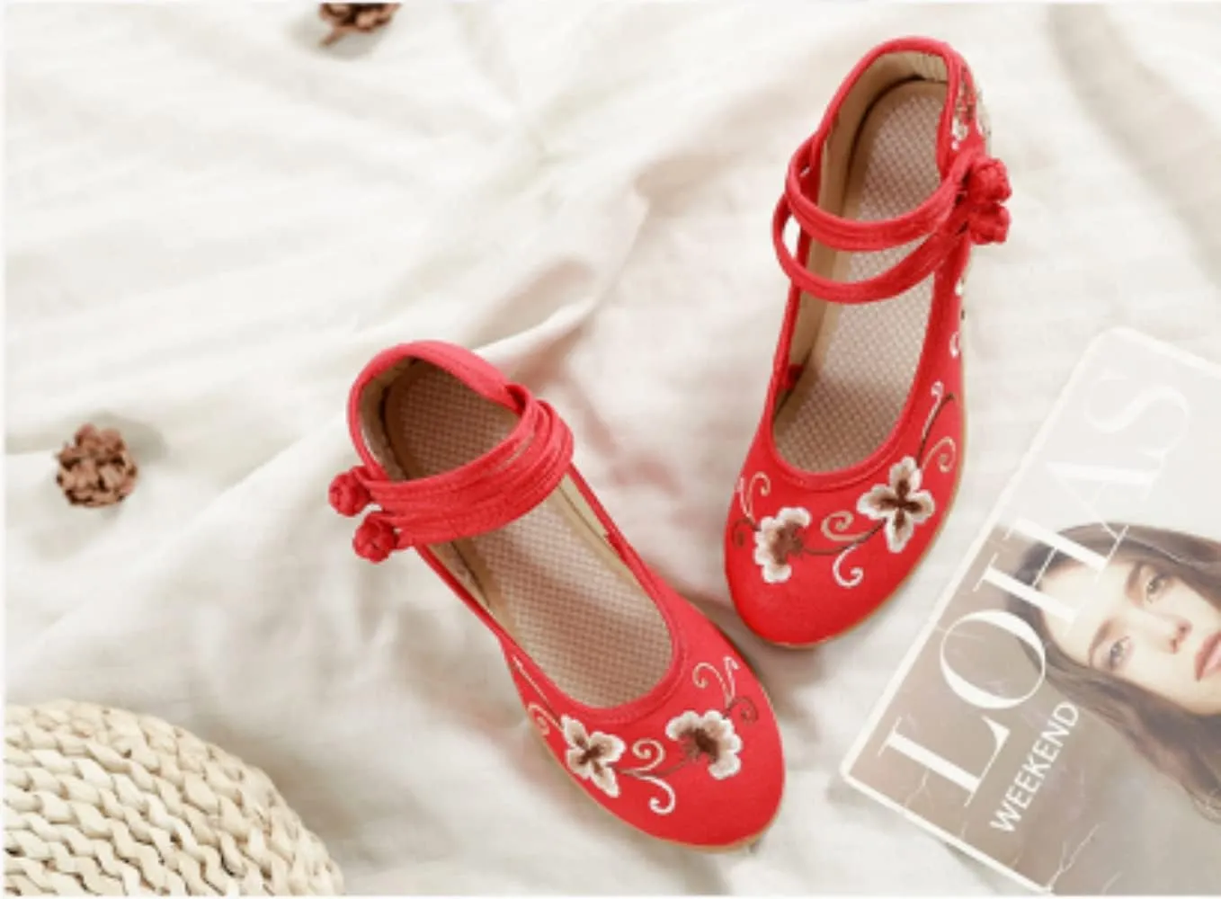 Embroidered Cloth Shoes Comfortable Round Toe Loafers Chinese Canvas Shoes Mary Jane Shoes