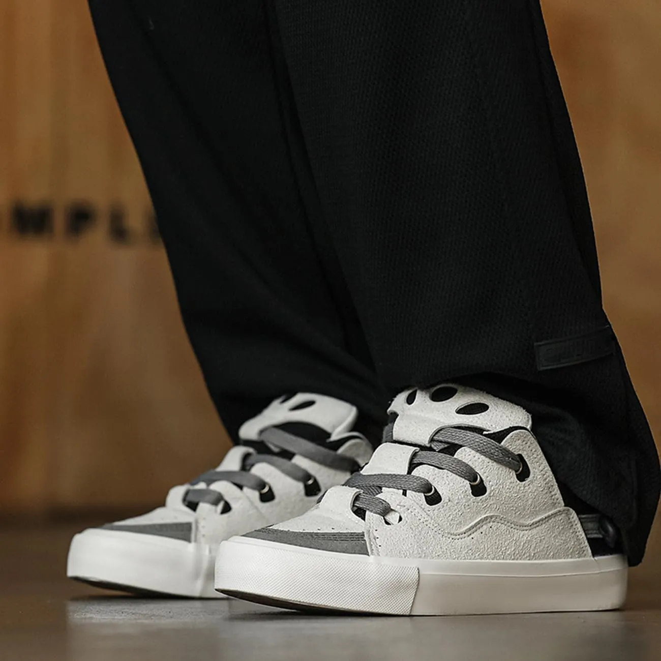 Men's Casual Low Top Sneakers Women Lace-Up Walking Flats Fashion Colorblock Skateboard Shoes