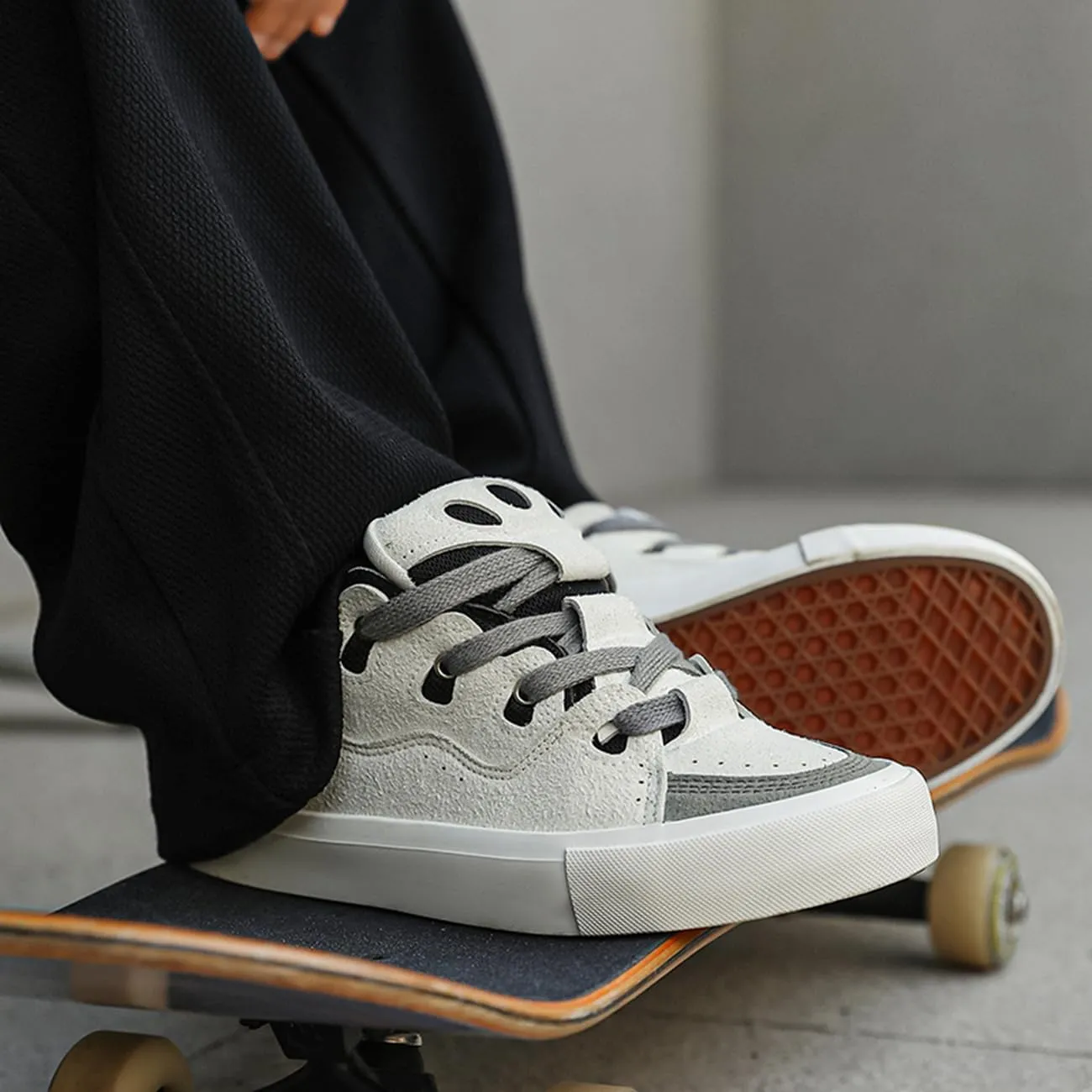 Men's Casual Low Top Sneakers Women Lace-Up Walking Flats Fashion Colorblock Skateboard Shoes