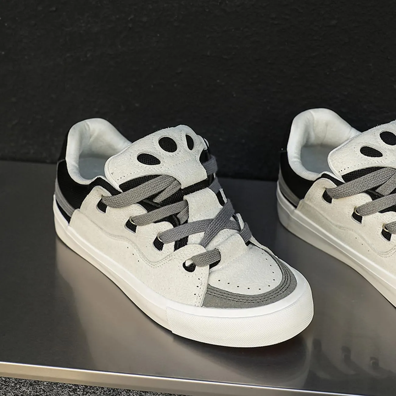 Men's Casual Low Top Sneakers Women Lace-Up Walking Flats Fashion Colorblock Skateboard Shoes